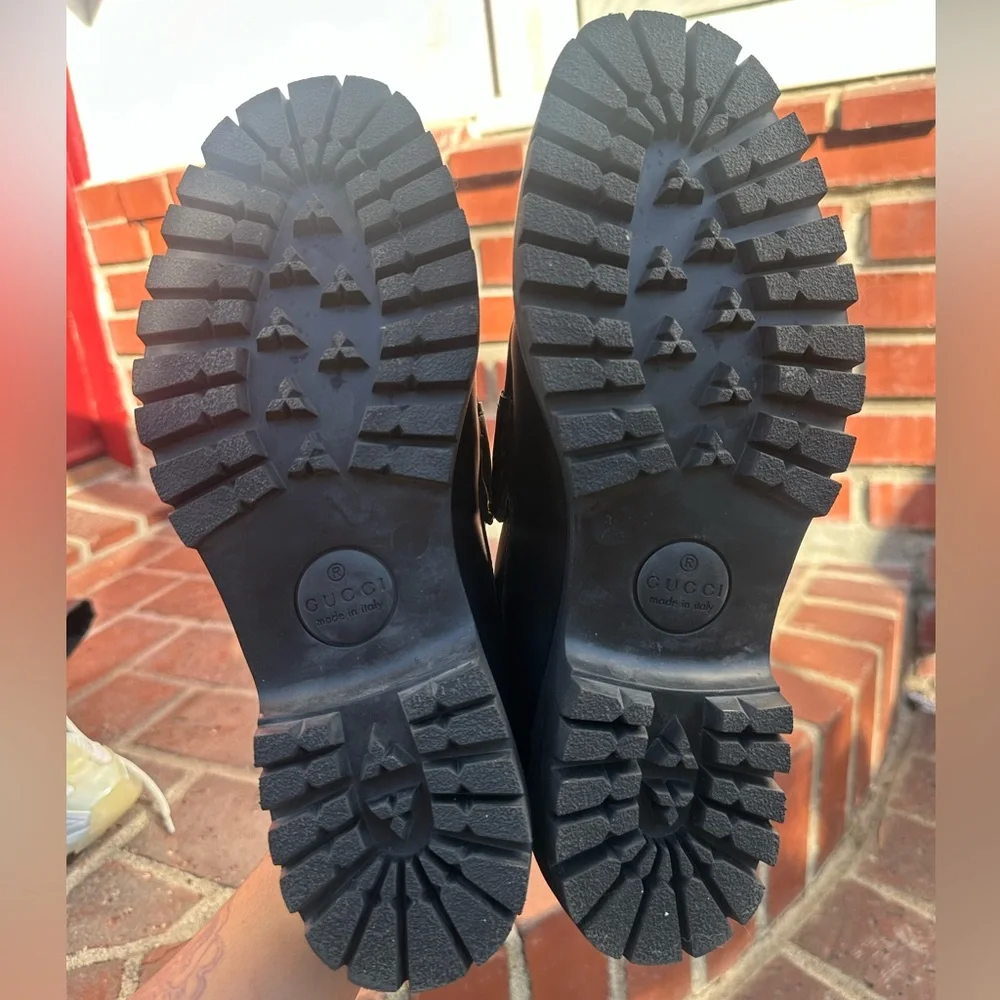 Gucci Black Leather Loafers with Green and Red Accents - Picture 7 of 7